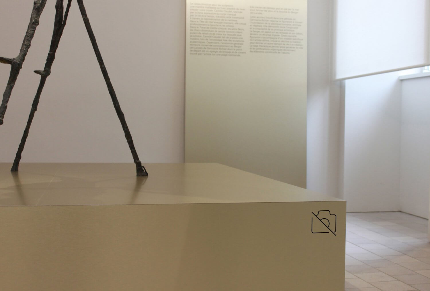 À rebrousse-temps — Lisa Sturacci Graphiste